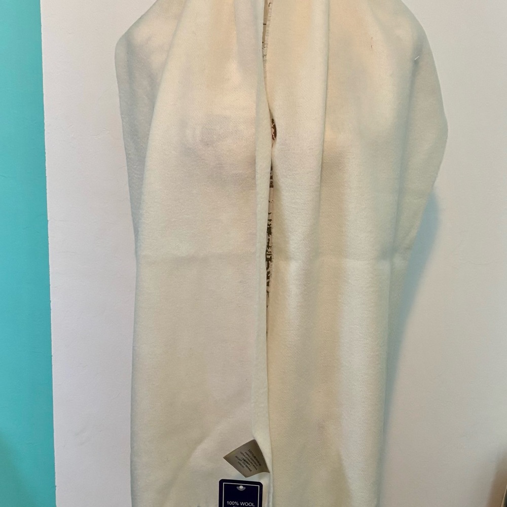 Elegant Cream Wool Scarf
